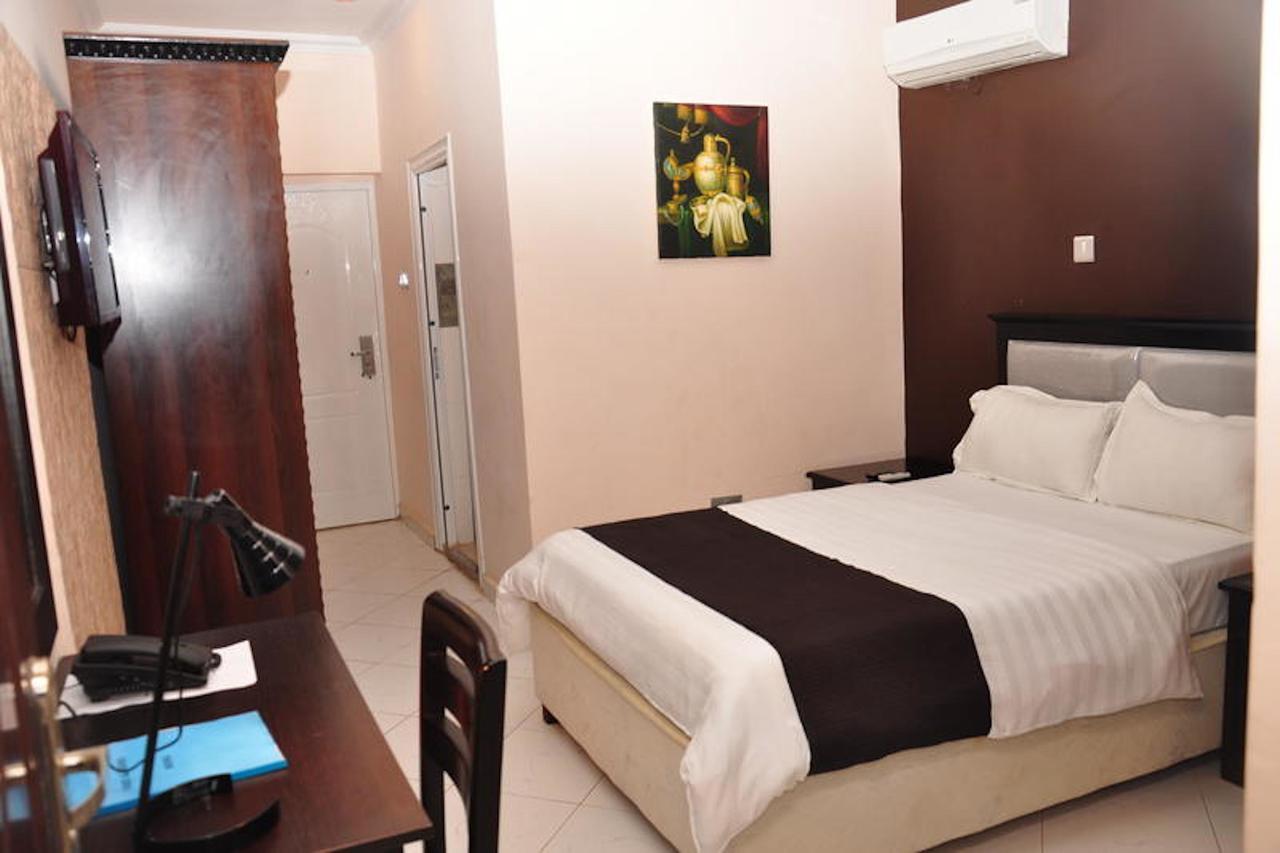 Grand Bank Link Hotel Otta Exterior photo