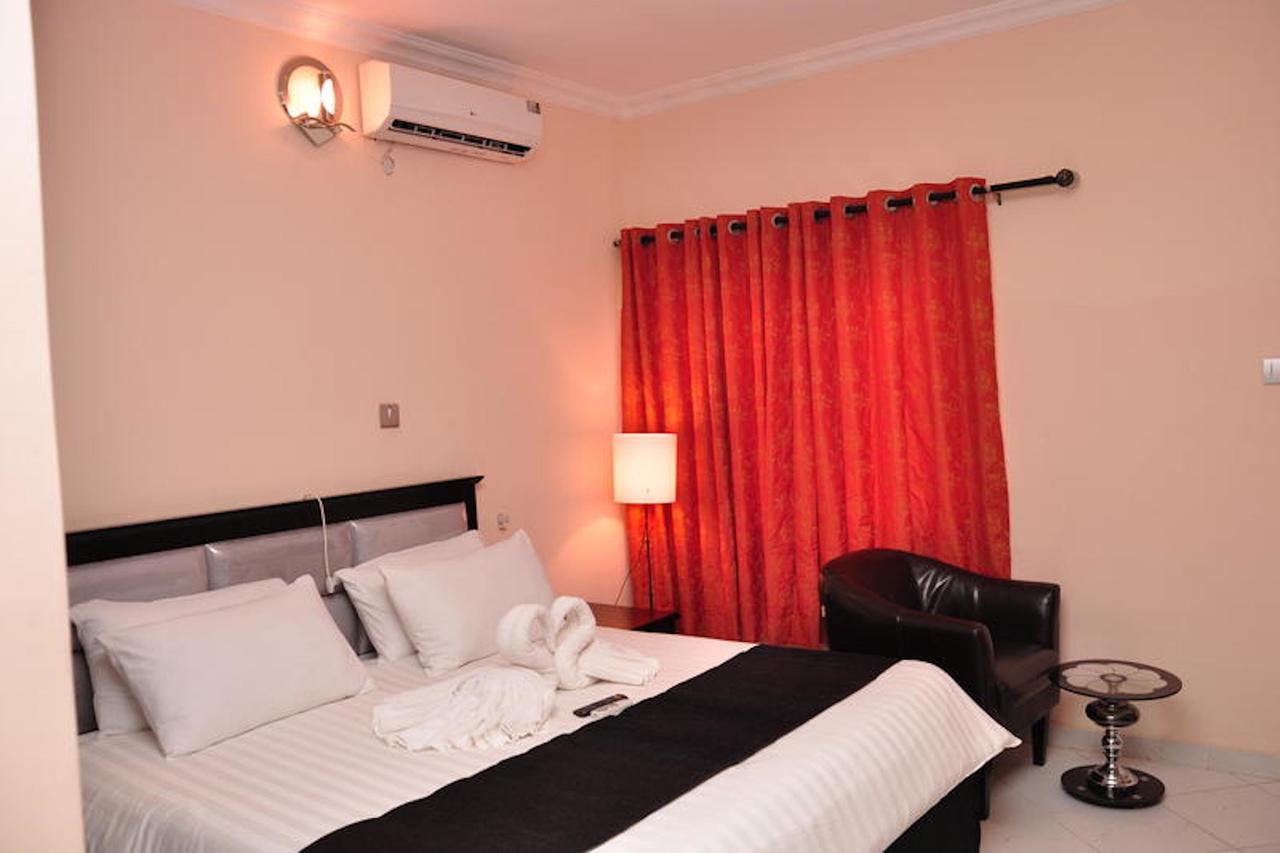 Grand Bank Link Hotel Otta Exterior photo