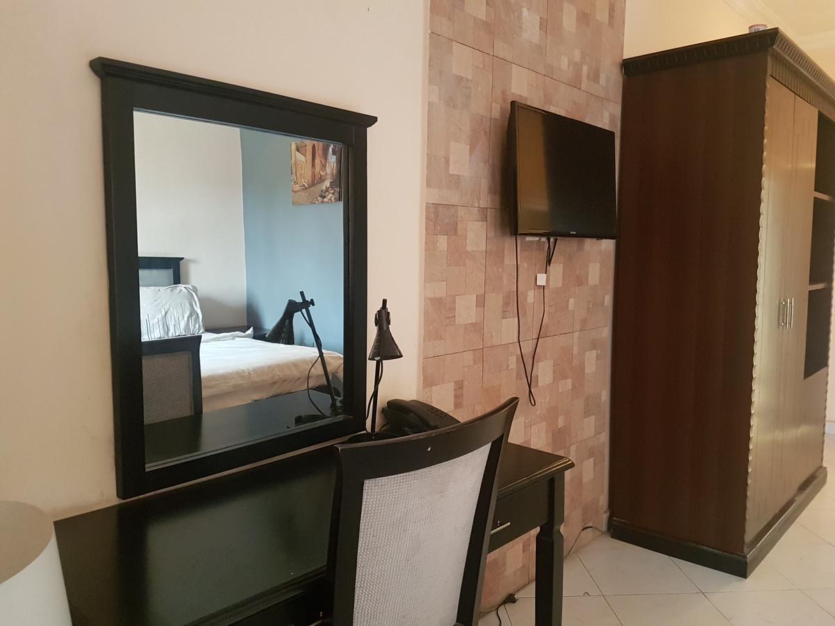 Grand Bank Link Hotel Otta Exterior photo