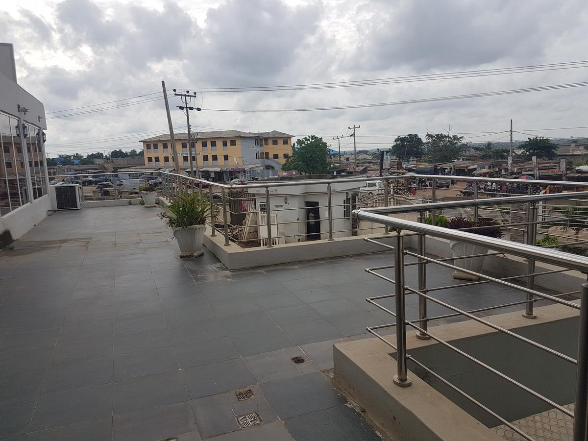 Grand Bank Link Hotel Otta Exterior photo